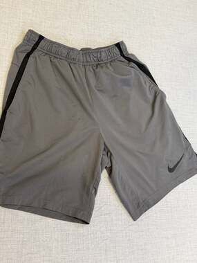 Nike Men's Dri-FIT Standard Fit Training Shorts Gray Black